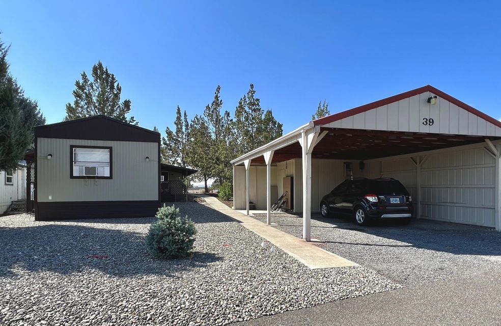 6100 S Highway 97 unit 39, Redmond, OR 97756 - photo 1