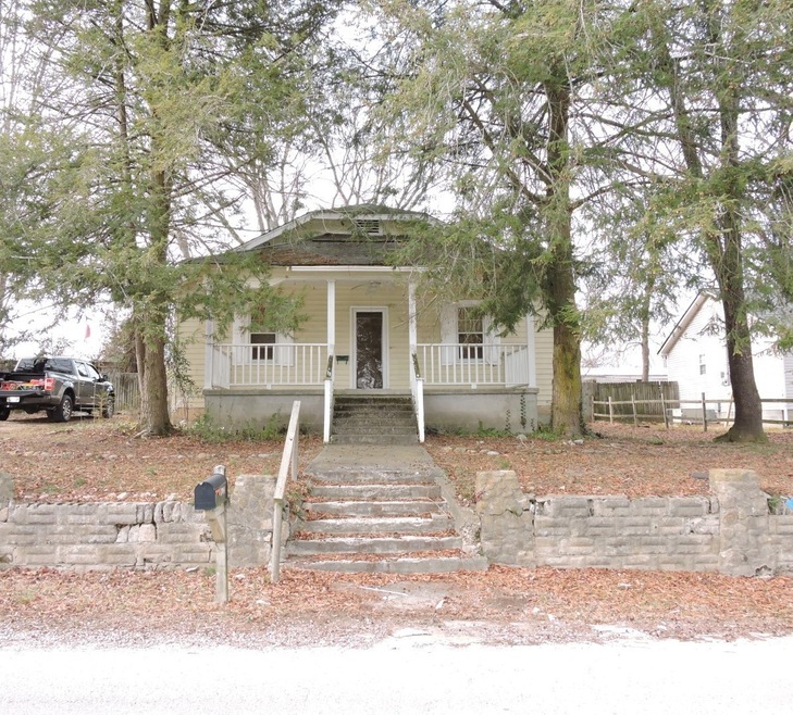 704 Madison St, Manchester, TN 37355 - photo 1