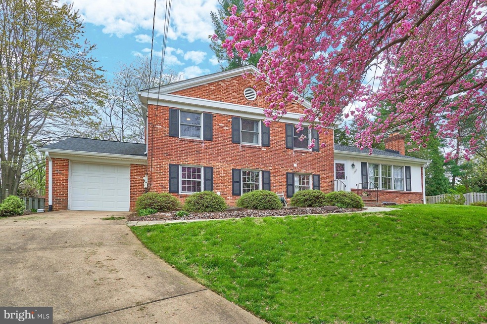 7405 Lanham Rd, Falls Church, VA 22043 - photo 1