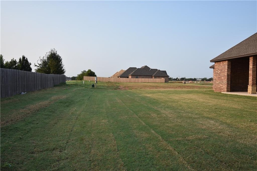 1310 Kimberlin Ln, Tuttle, OK 73089 - photo 1