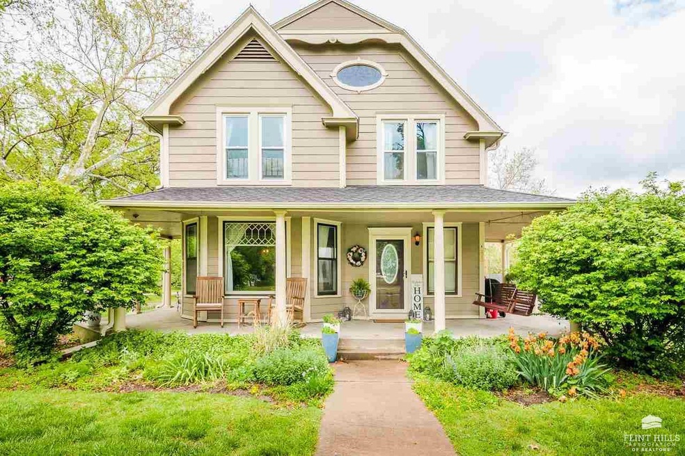 404 Main St, Maple Hill, KS 66507 - photo 1