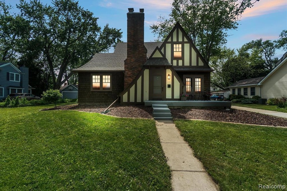 1002 Blanchard Ave, Flint, MI 48503 - photo 1