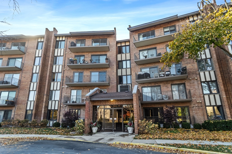 701 Lake Hinsdale Dr unit G202, Willowbrook, IL 60527 - photo 1