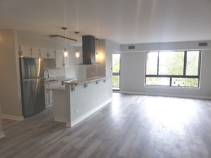 600 Naples Ct unit 208, Glenview, IL 60025 - photo 1