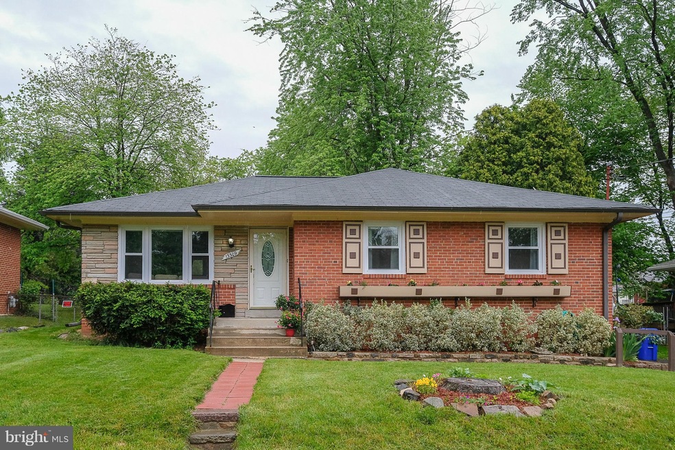 13309 Parkland Dr, Rockville, MD 20853 - photo 1