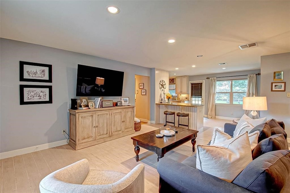 1709 Ronson Rd, Houston, TX 77055 - photo 1