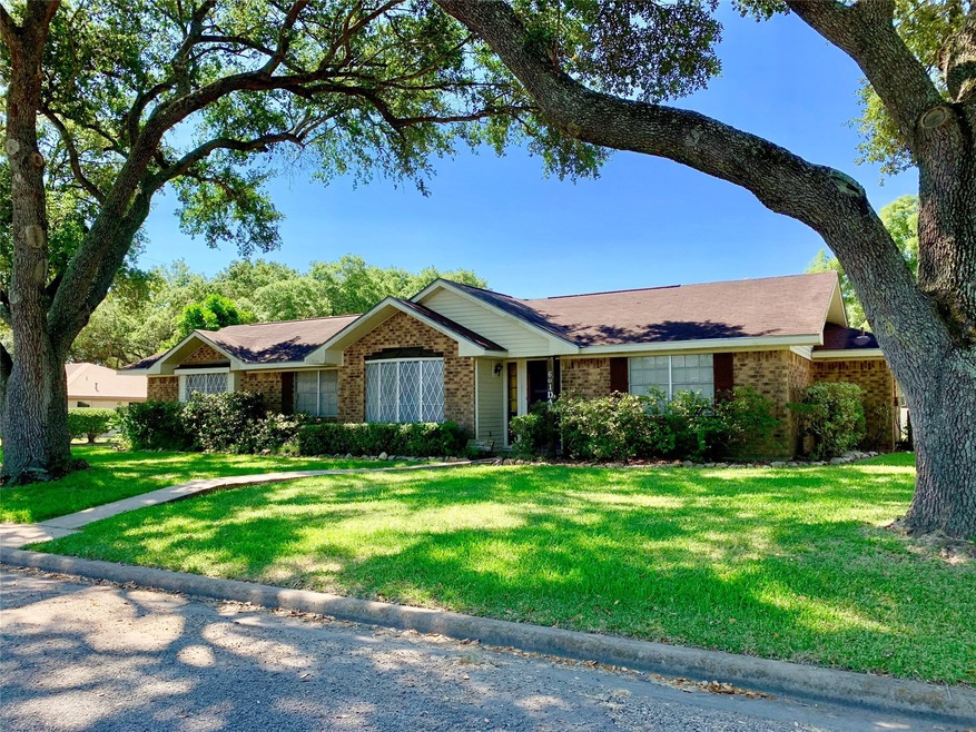 601 Dan St, East Bernard, TX 77435 - photo 1