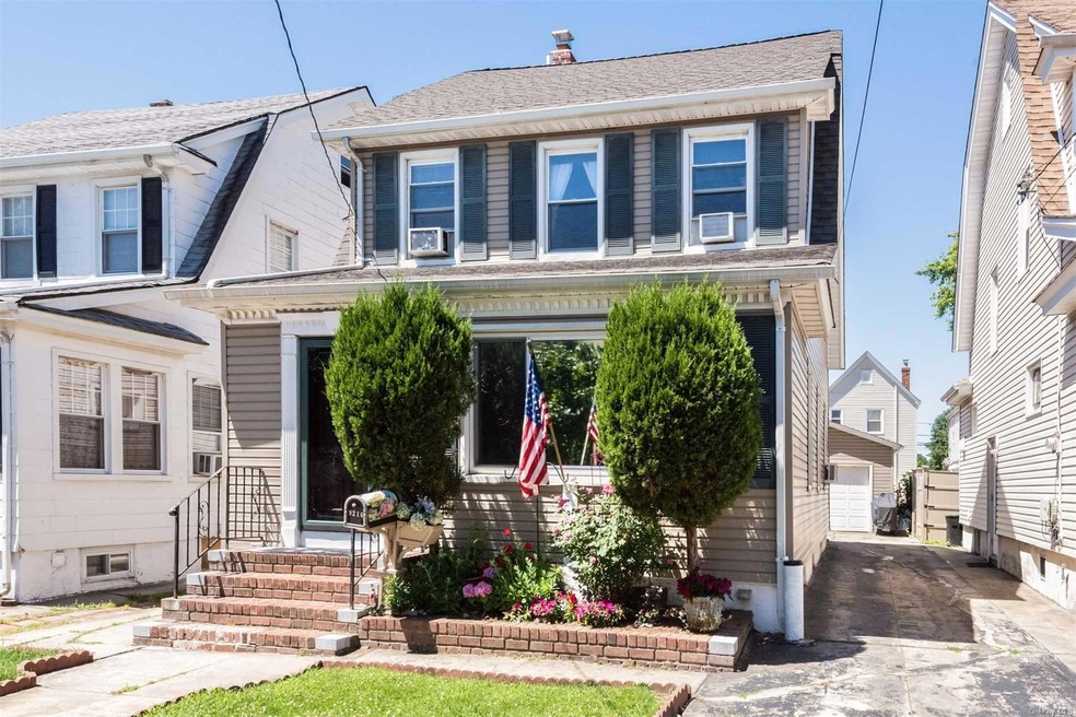 9216 245th St, Floral Park, NY 11001 - photo 1