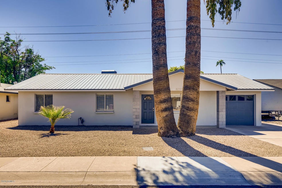8237 E Crestwood Way-large-002-001-Exter