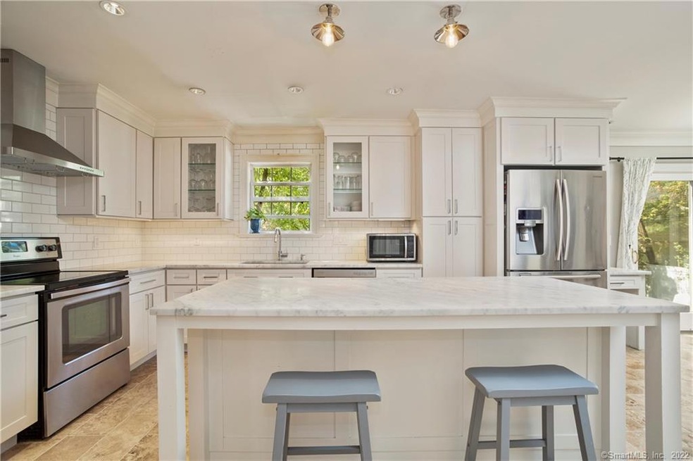 Open floor plan and modern kitchen