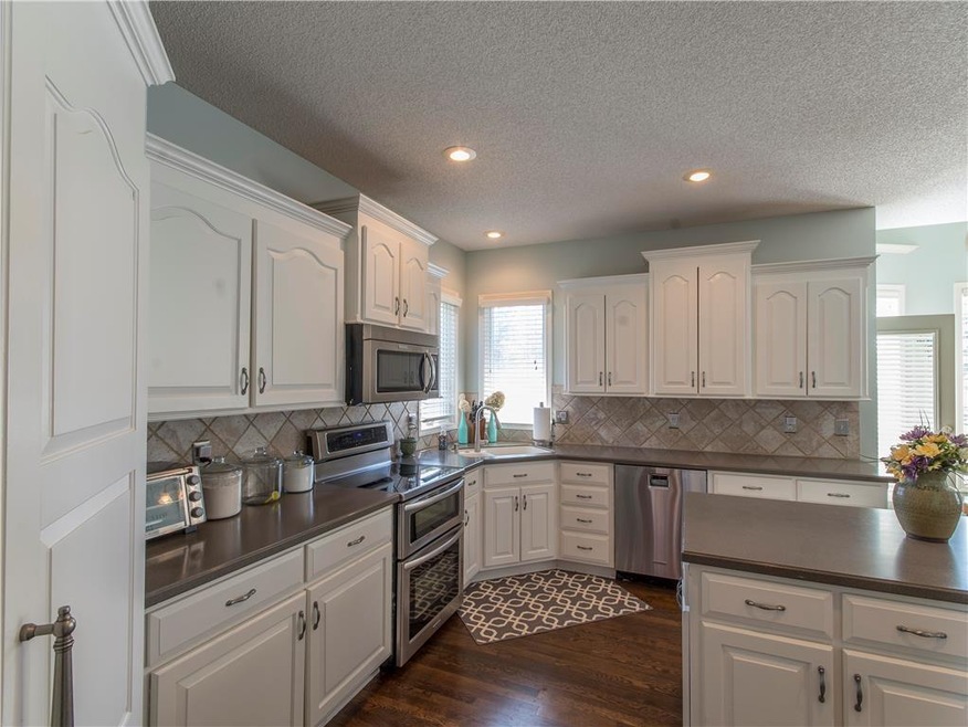 21613 W 100th Terrace, Lenexa, KS 66220 - photo 1