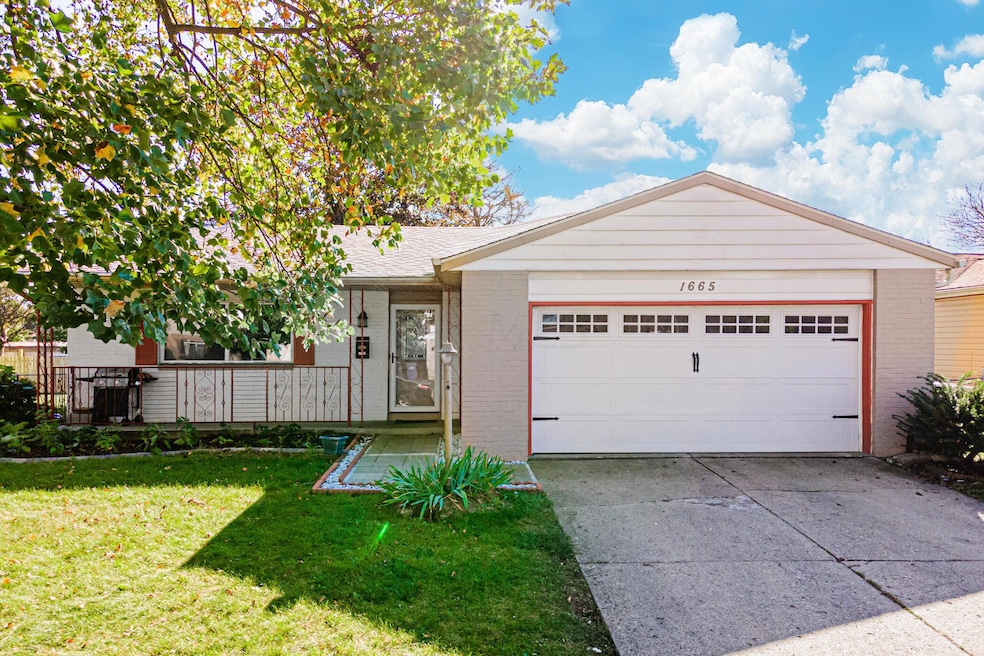 1665 Nestling Dr, Columbus, OH 43229 - photo 1