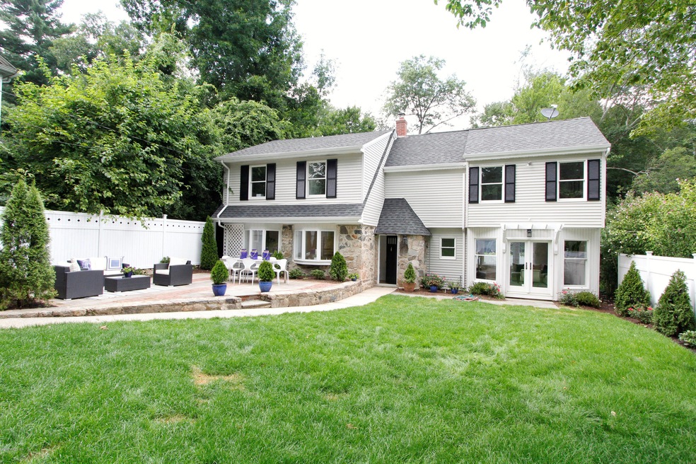40 Pleasant St, Cos Cob, CT 06807 - photo 1