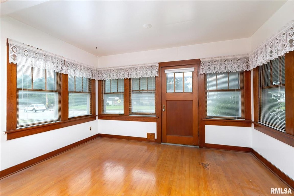 2110 W Locust St, Davenport, IA 52804 - photo 1