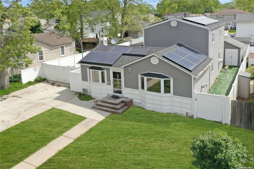 246 Deauville Blvd, Copiague, NY 11726 - photo 1