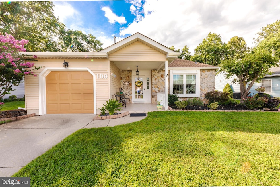 100 Lakebridge Dr, Woodbury, NJ 08096 - photo 1