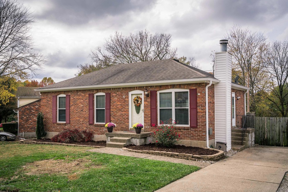 7914 Rochelle Rd, Louisville, KY 40228 - photo 1