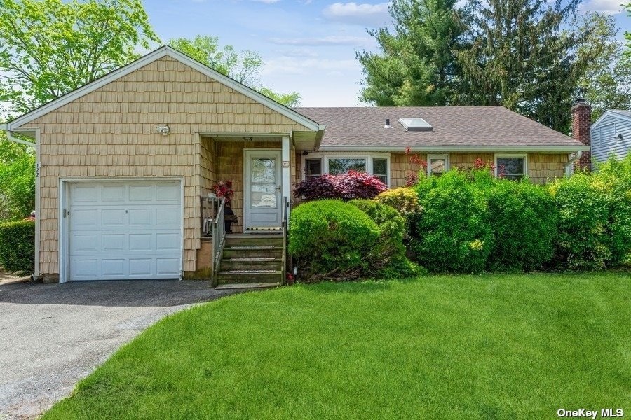 122 Saddle Rock Rd, Valley Stream, NY 11581 - photo 1