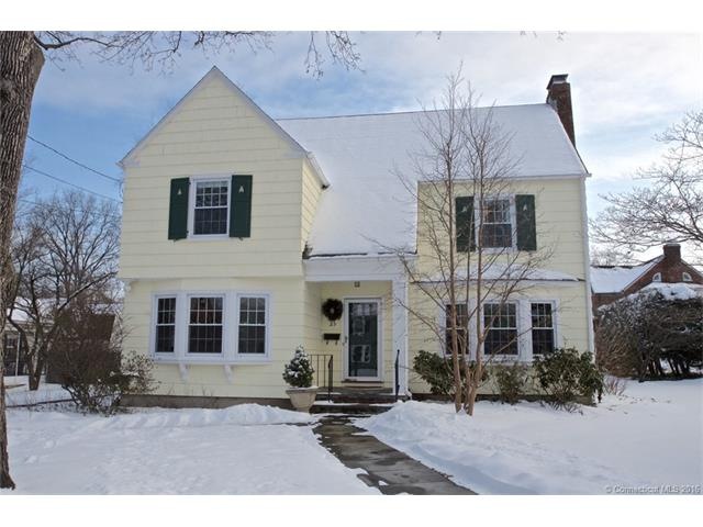 Welcome home to 25 Linnard Rd. This freshly painte
