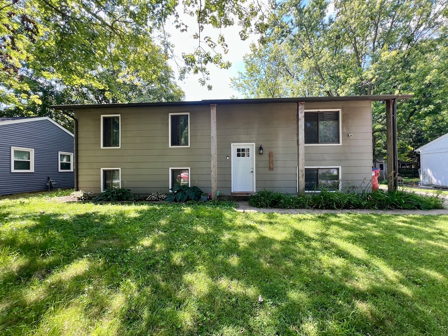 2605 Trafalgar Square, Champaign, IL 61821 - photo 1