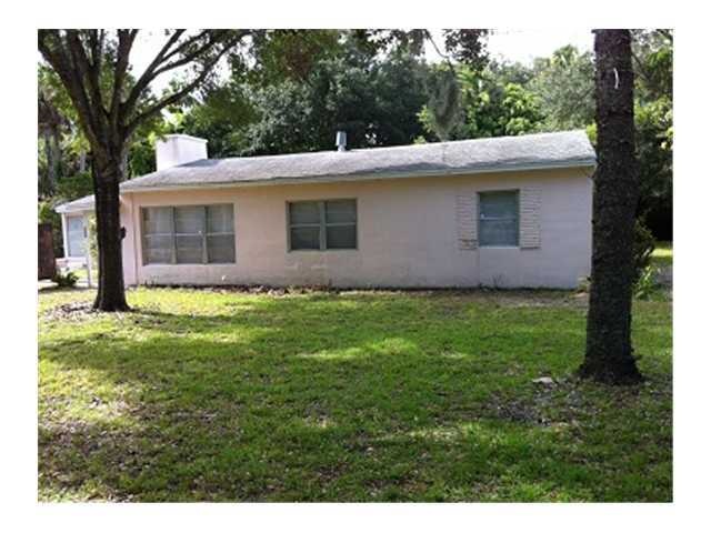525 Acacia Rd, Vero Beach, FL 32963 - photo 1