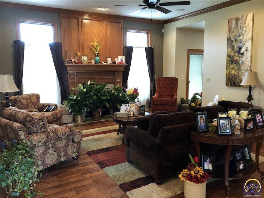 7904 SW 29th St, Topeka, KS 66614 - photo 1