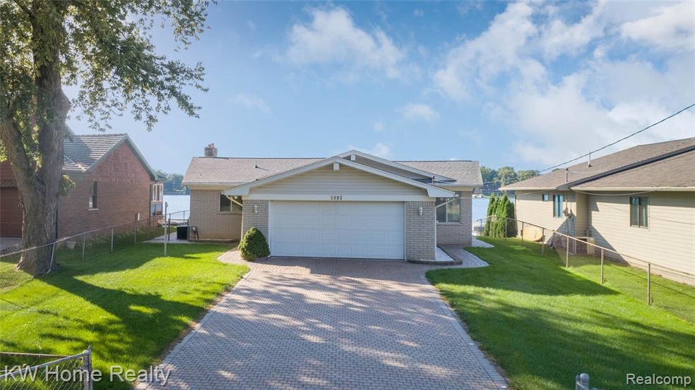 5093 Latimer St, West Bloomfield, MI 48324 - photo 1