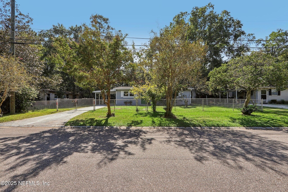 6770 Tinkerbell Ln, Jacksonville, FL 32210 - photo 1