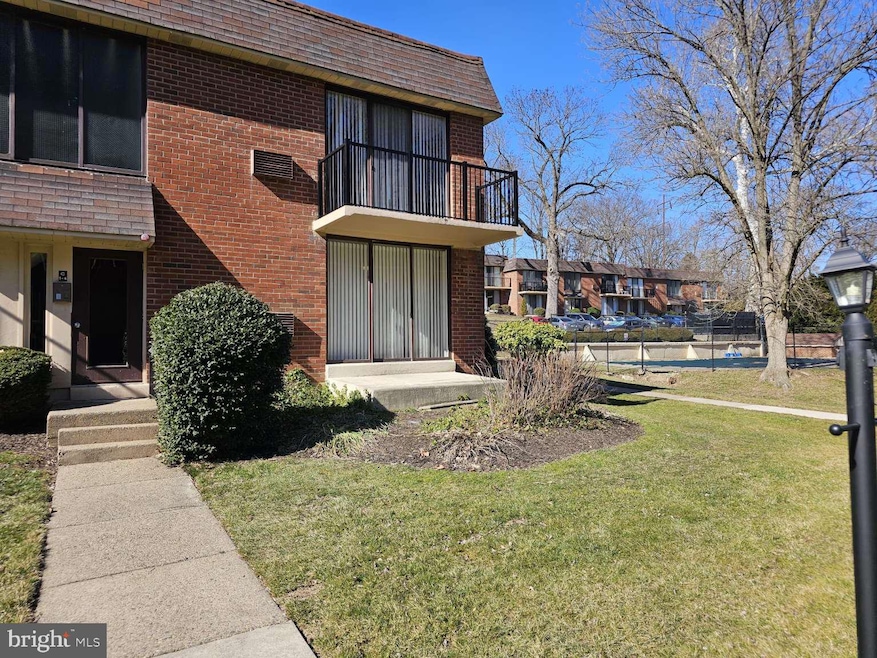 100 E Glenolden Ave unit C2, Glenolden, PA 19036 - photo 1