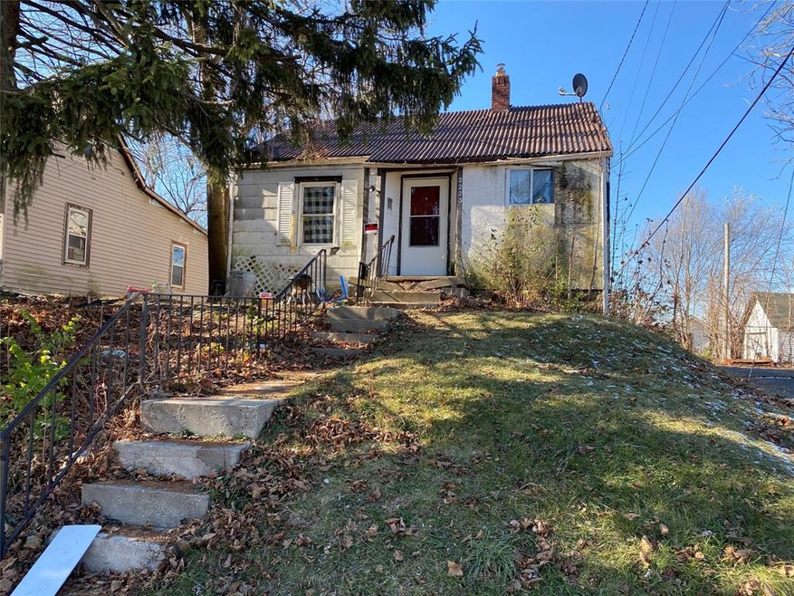 2223 Morton St, Anderson, IN 46016 - photo 1