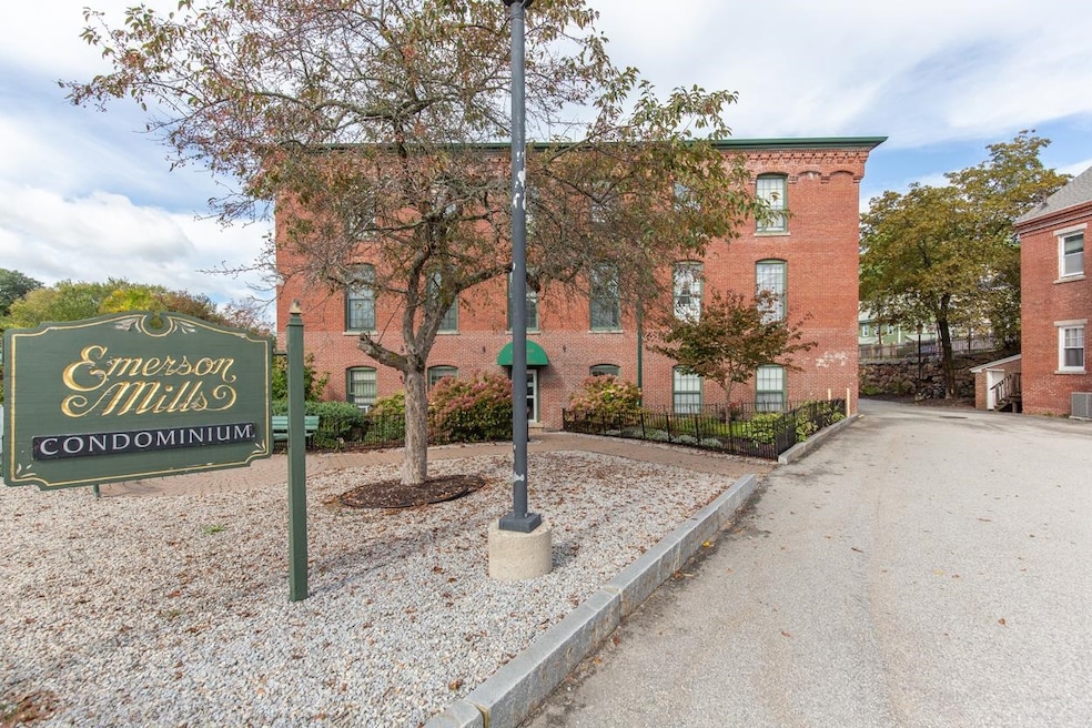 Emerson Mills unit M7, Pembroke, NH 03275 - photo 1