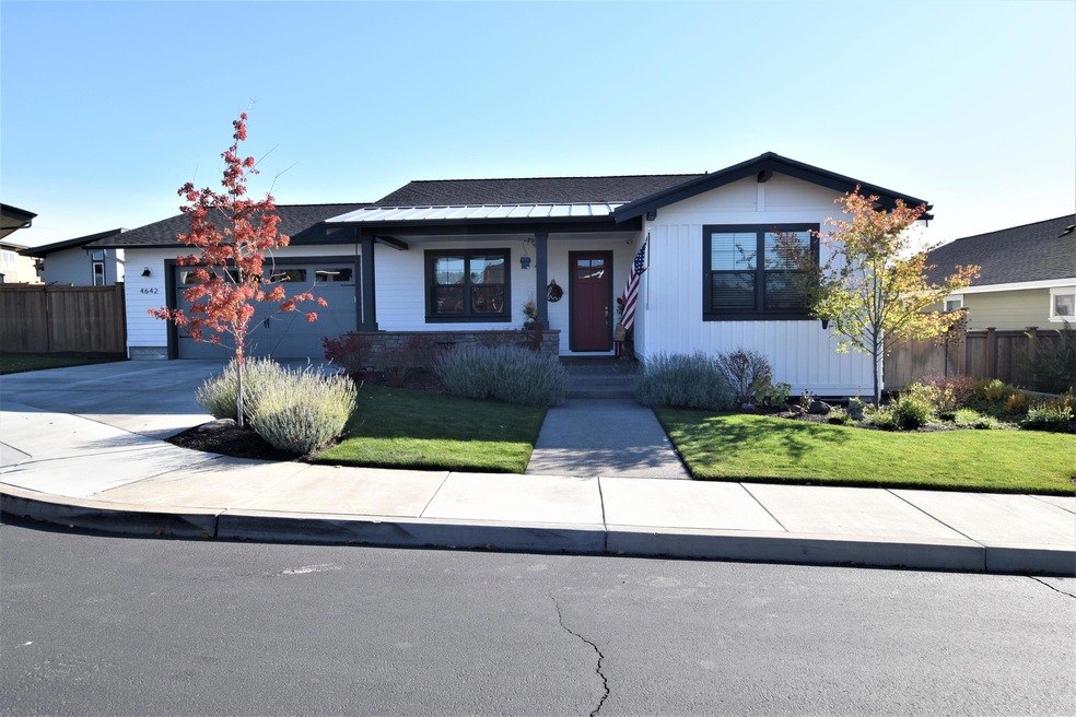 4642 SW Yew Leaf Ct, Redmond, OR 97756 - photo 1