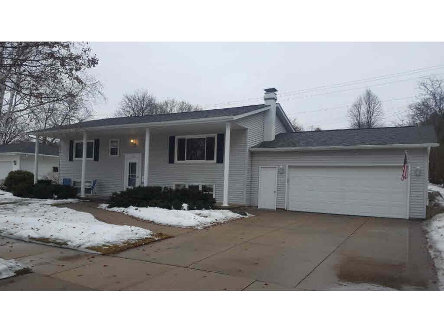 1720 N Linwood Ave, Appleton, WI 54914 - photo 1