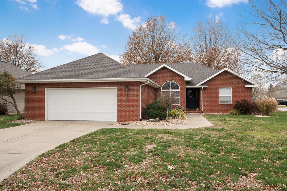 305 N Laurel Ln-1