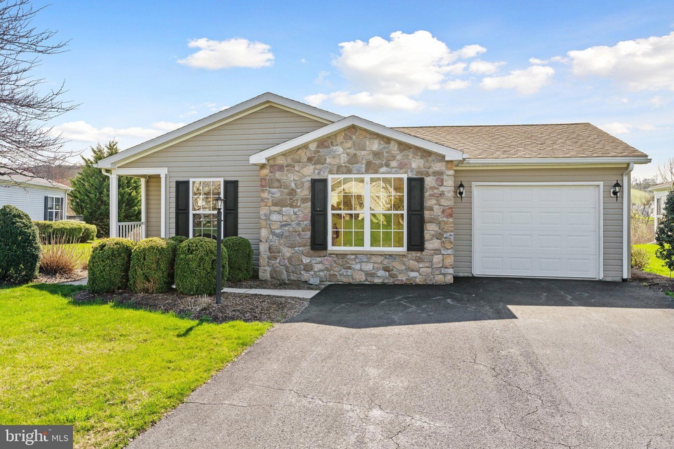 19 Eagles Watch N, Bechtelsville, PA 19505 - photo 1