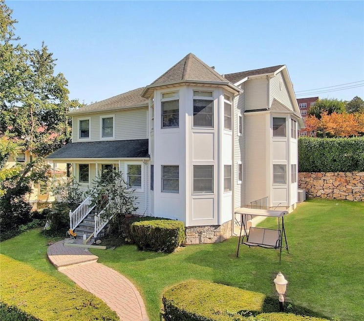 124 Sagamore Rd unit 1 FRONT SIDE, Tuckahoe, NY 10707 - photo 1