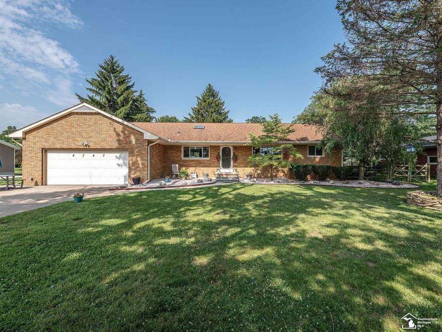 8747 Hazelwood Dr, Newport, MI 48166 - photo 1