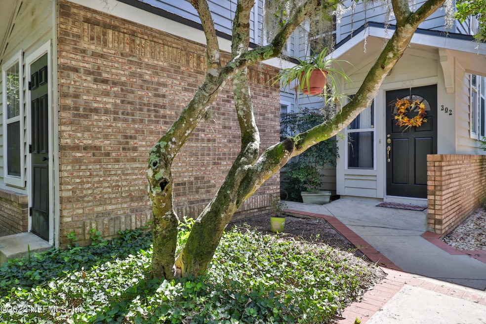 596 N Nova Road 302-2