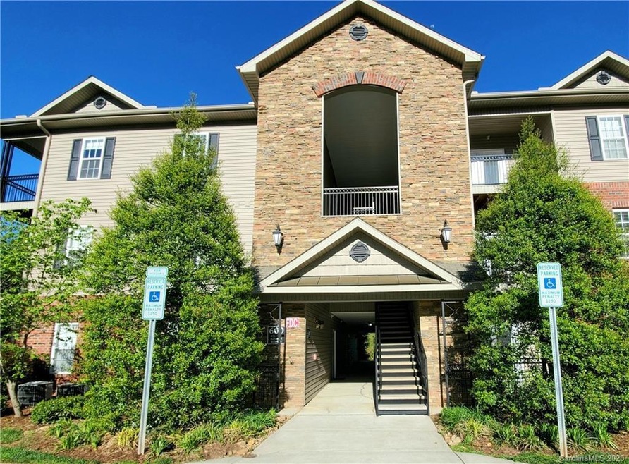 612 Appeldoorn Cir unit 612, Asheville, NC 28803 - photo 1