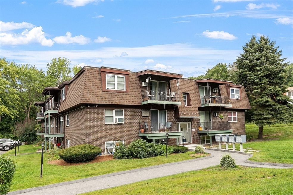 700 Robbins Ave unit 24, Dracut, MA 01826 - photo 1