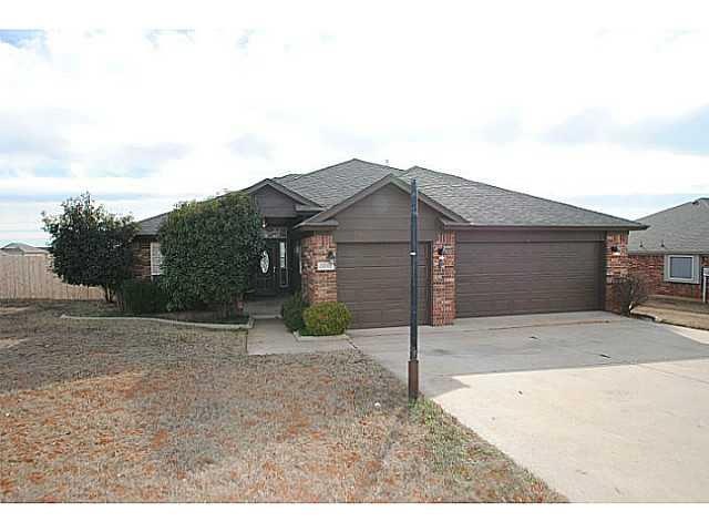 2016 SE 6th St, Moore, OK 73160 - photo 1