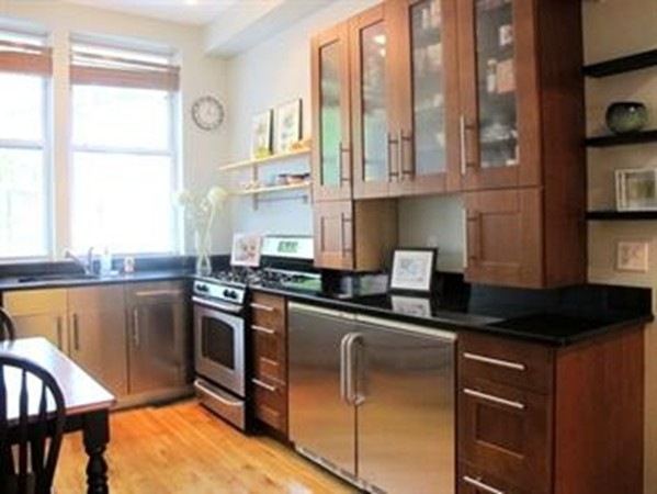 2 Putnam St, Somerville, MA 02143 - photo 1