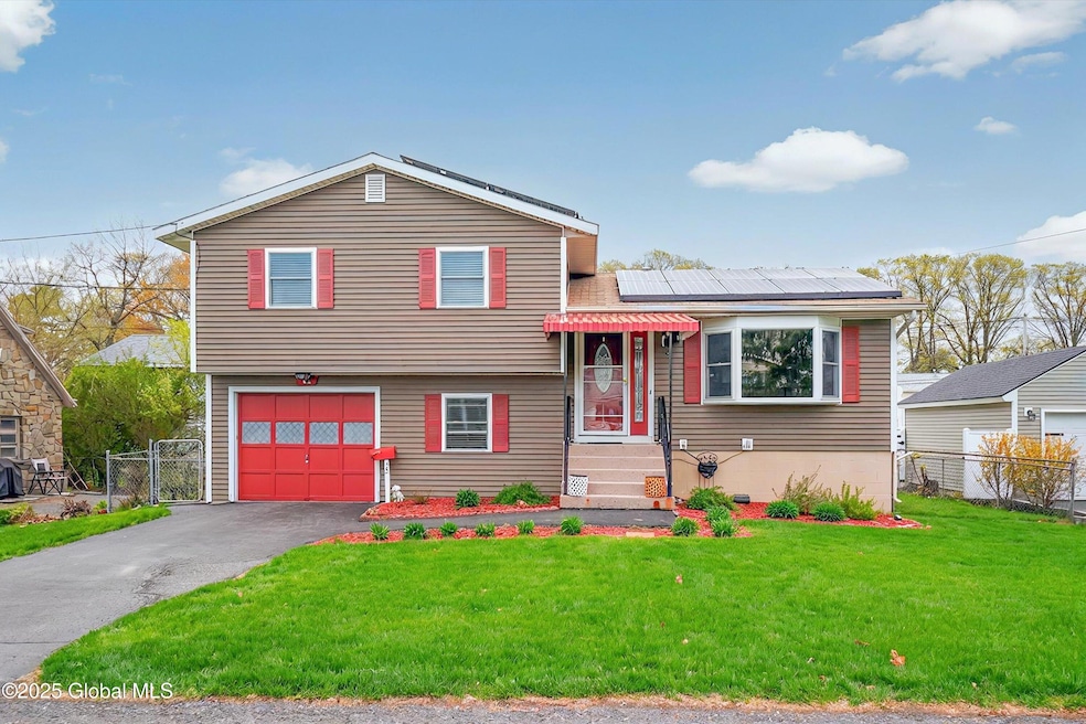 31-52 Starr Ave-31
