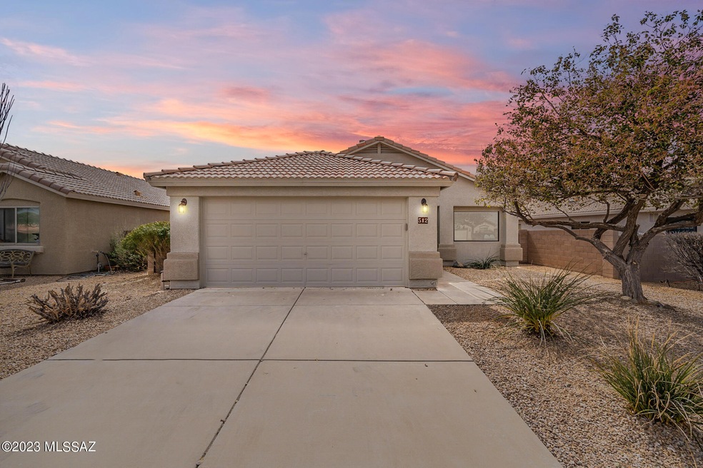 Welcome home!! 512 E Cactus Mountain Dr