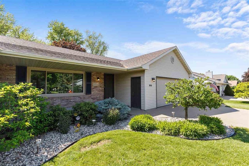 N9585 Darboy Dr, Appleton, WI 54915 - photo 1