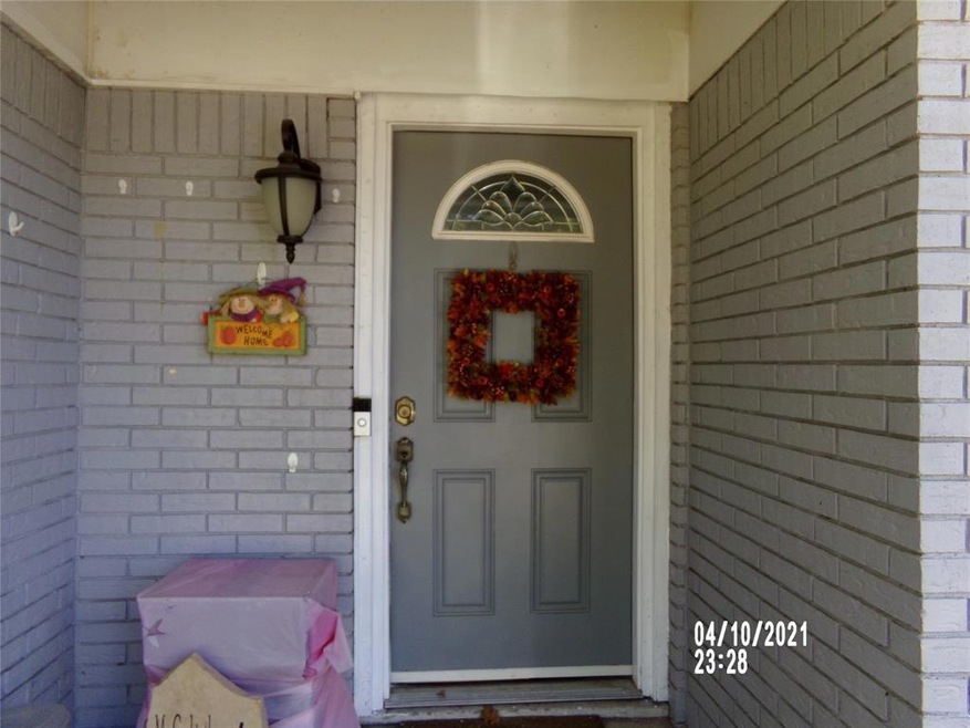 1211 Briarwood Dr, Cleburne, TX 76033 - photo 1