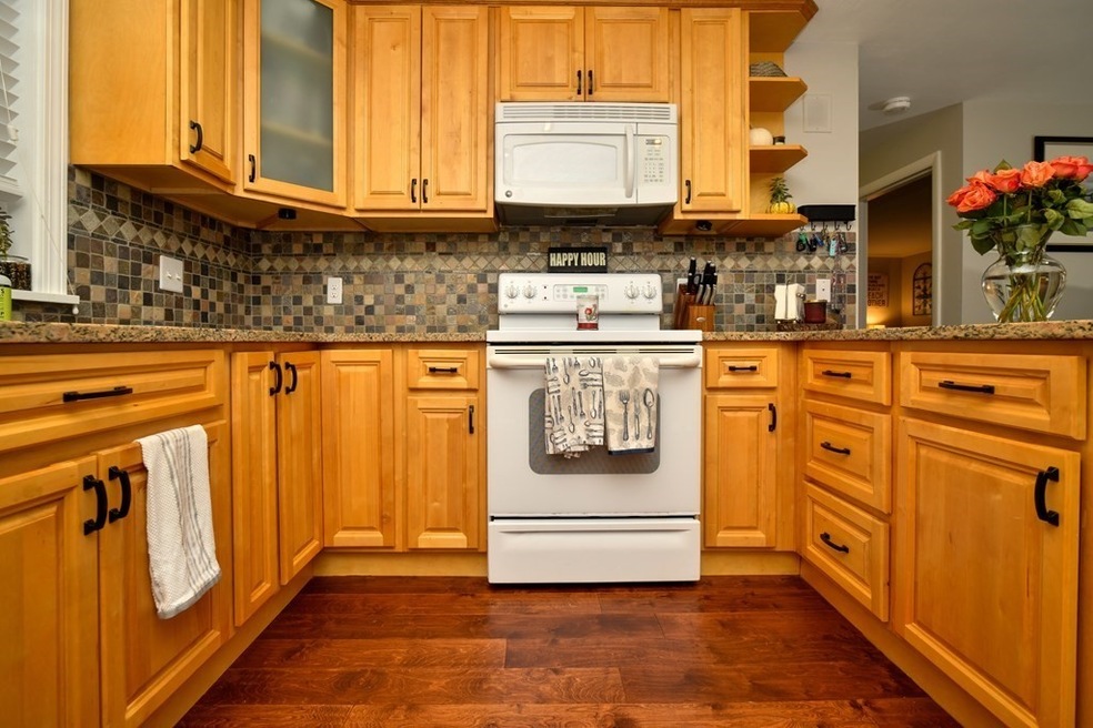 35 Lionel Ave unit B, Waltham, MA 02452 - photo 1