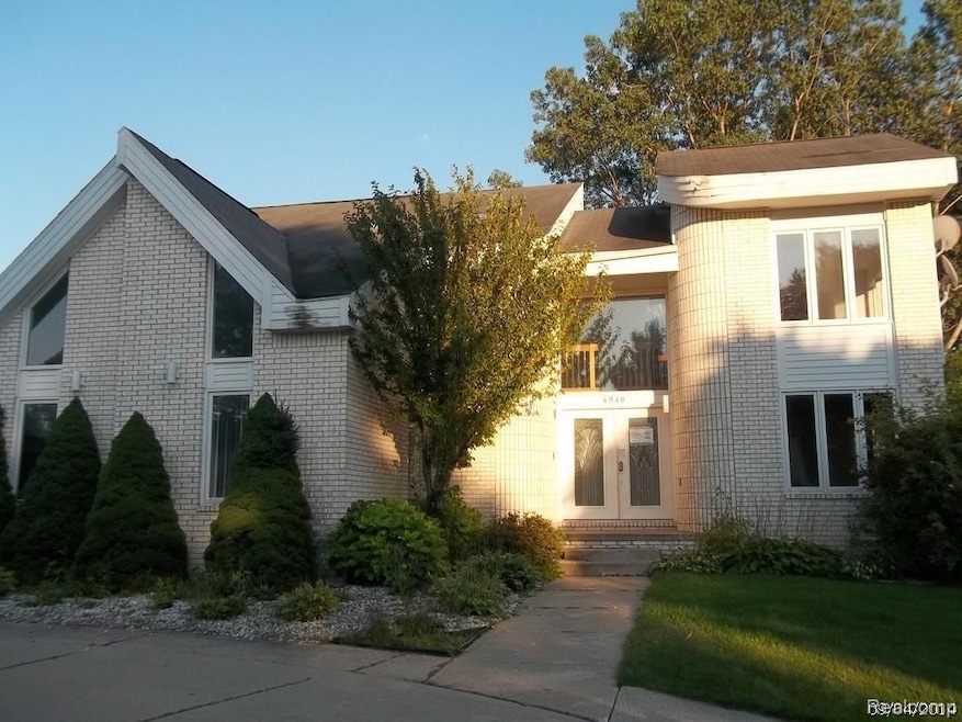 4940 W Pond Cir, West Bloomfield, MI 48323 - photo 1