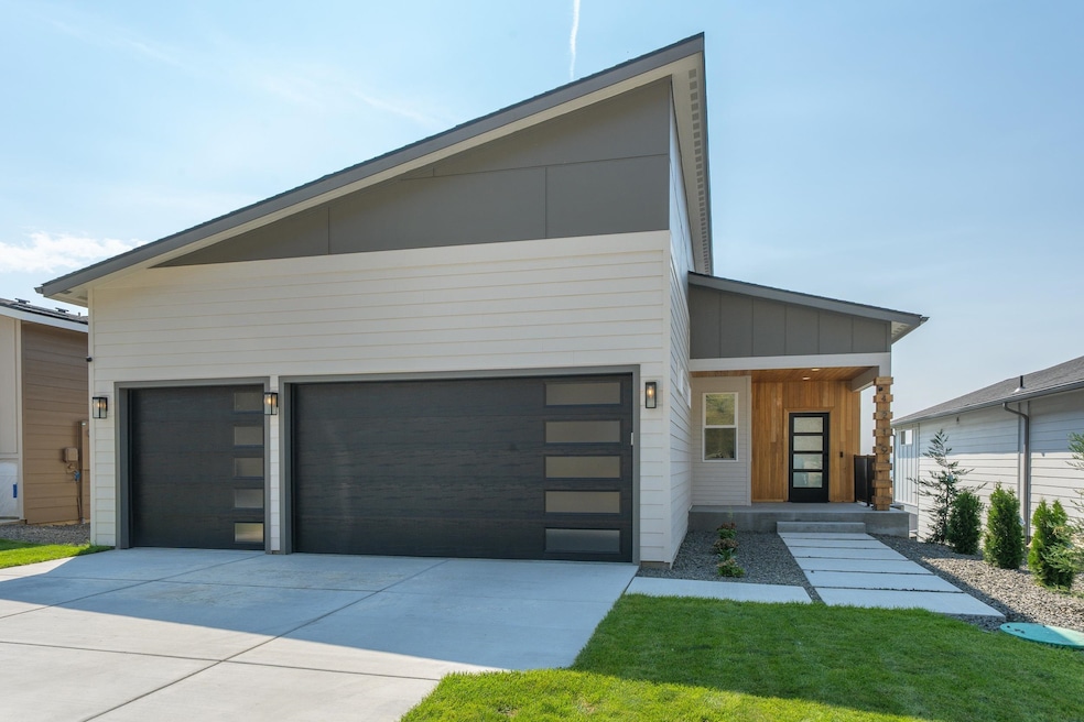 For Sale $799,900 • Co-Listing Agent