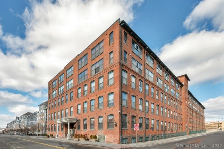 145 Canal St unit 312, Shelton, CT 06484 - photo 1